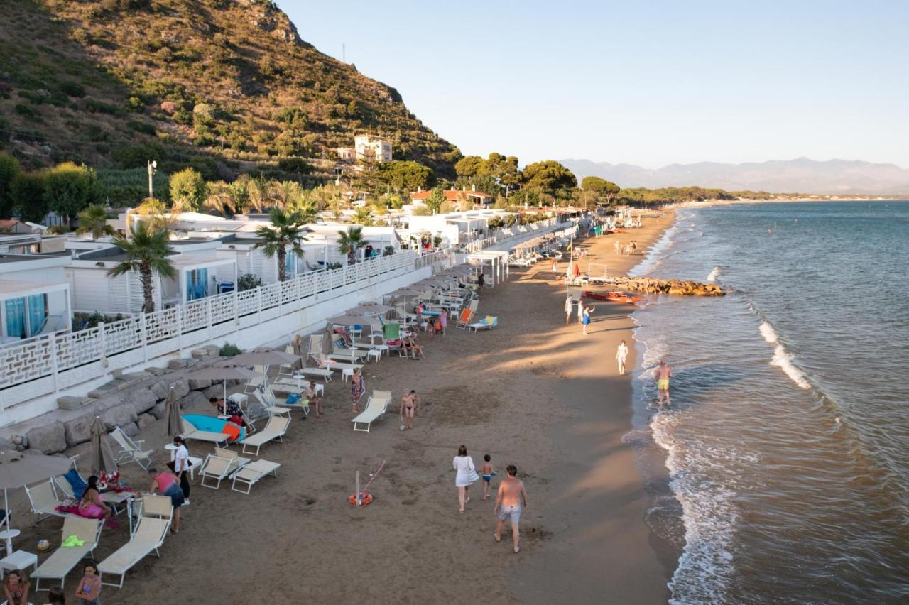 Le Palme Village Terracina Bagian luar foto
